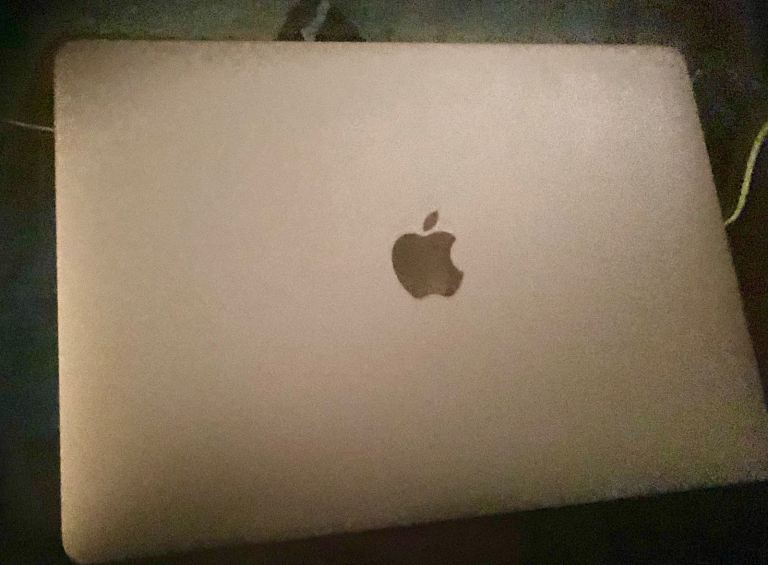 MacBook Air 2020  128gb 8GB ram intel