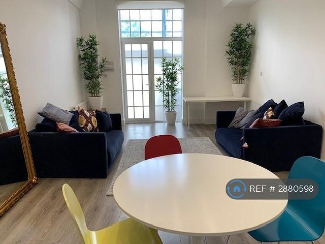 1 bedroom flat in Acton Park, London, W3 (1 bed) (#2880598)