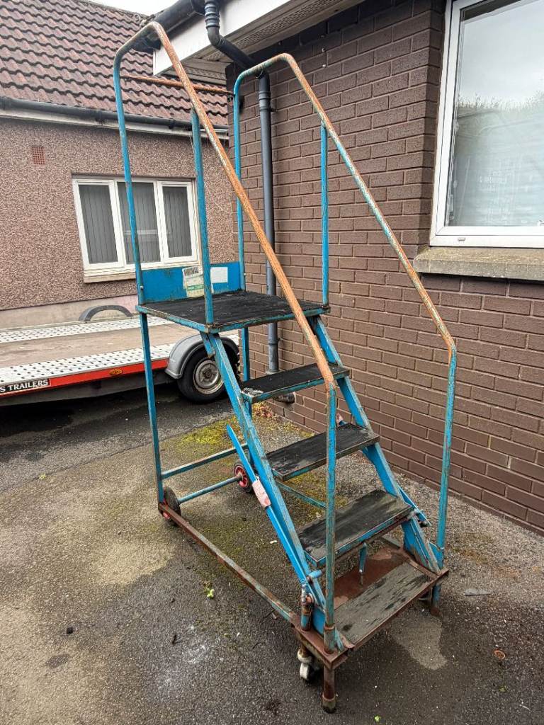Mobile Warehouse Safety Steps – Blue, Fair Condition