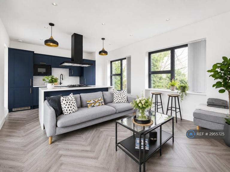 2 bedroom flat in Fairview Road, London, SW16 (2 bed) (#2955725)