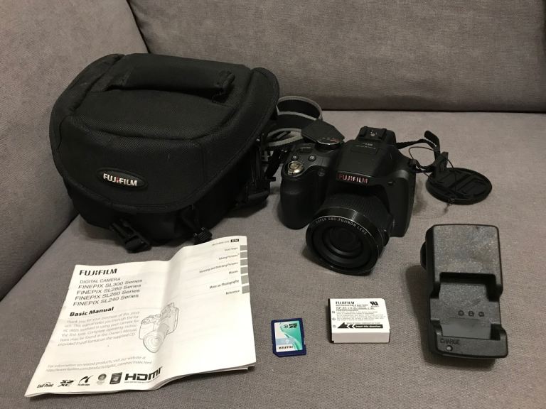 Fujifilm FinePix SL300 Compact Digital Camera Black 30x Mint condition From Japan