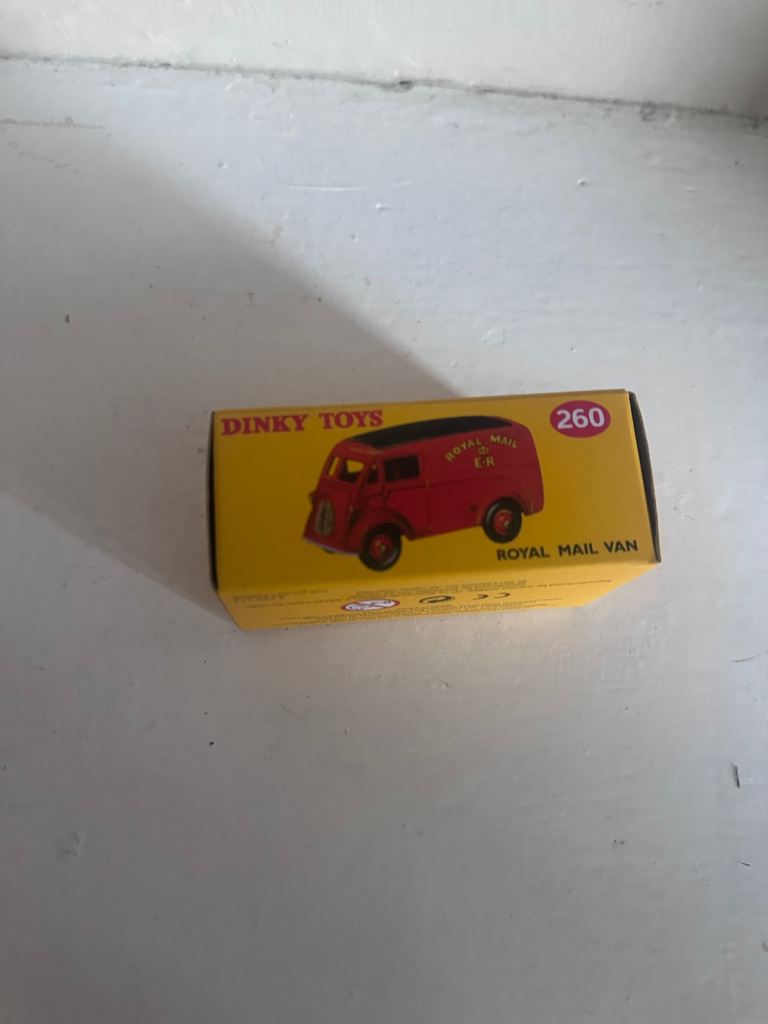 Dinky toy collectors car new Royal Mail van 