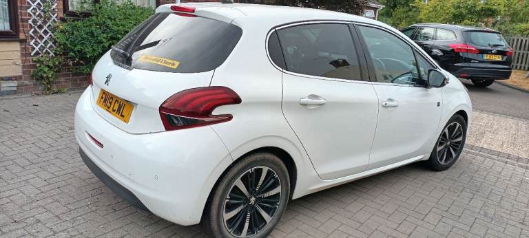 Peugeot, 208 tech edition s/s, Hatchback, 2019, Manual, 1199 (cc), 5 doors