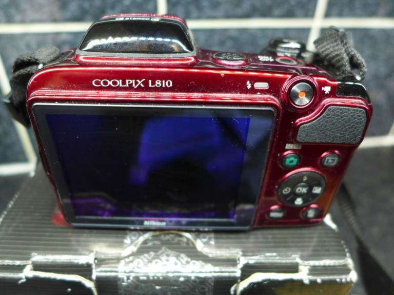 Nikon coolpix L810 red boxed