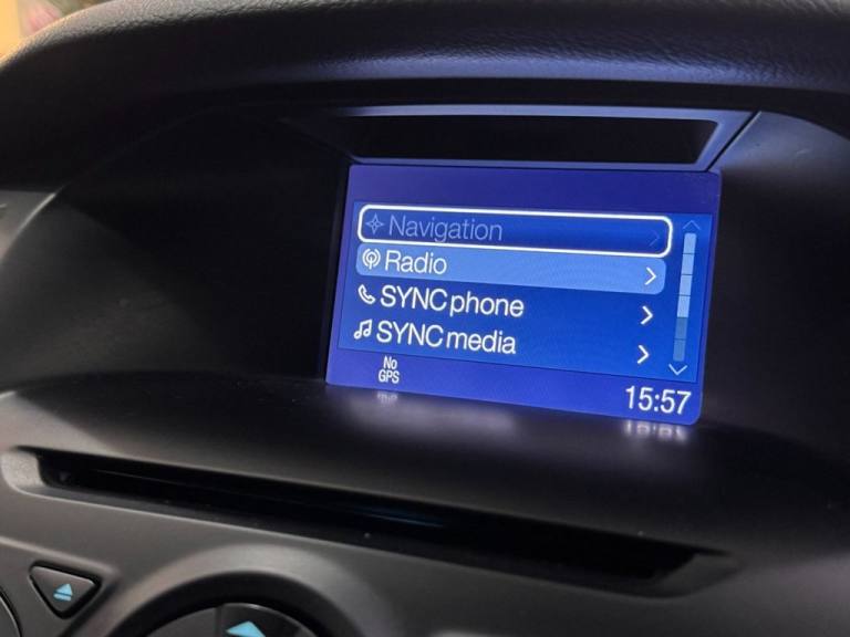 2014 Ford Focus 1.6 TDCi 115 Zetec Navigator 5dr HATCHBACK DIESEL Manual