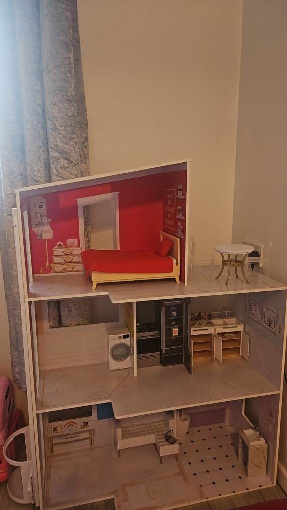 Rainbow high doll house