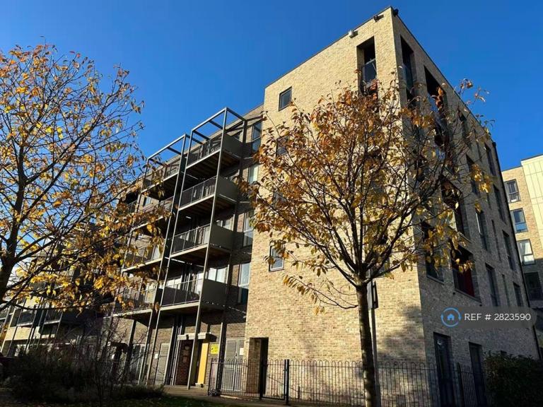 3 bedroom flat in Globe Court, London, NW9 (3 bed) (#2823590)