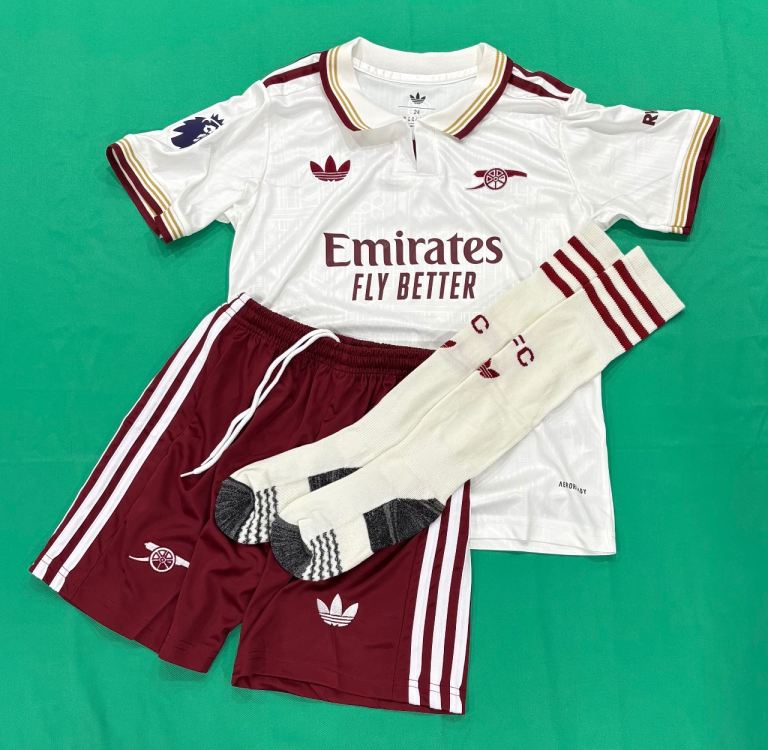 Arsenal 2025/26 junior 3rd kit shirt/shorts/socks bundle (SIZE 7-13yrs)
