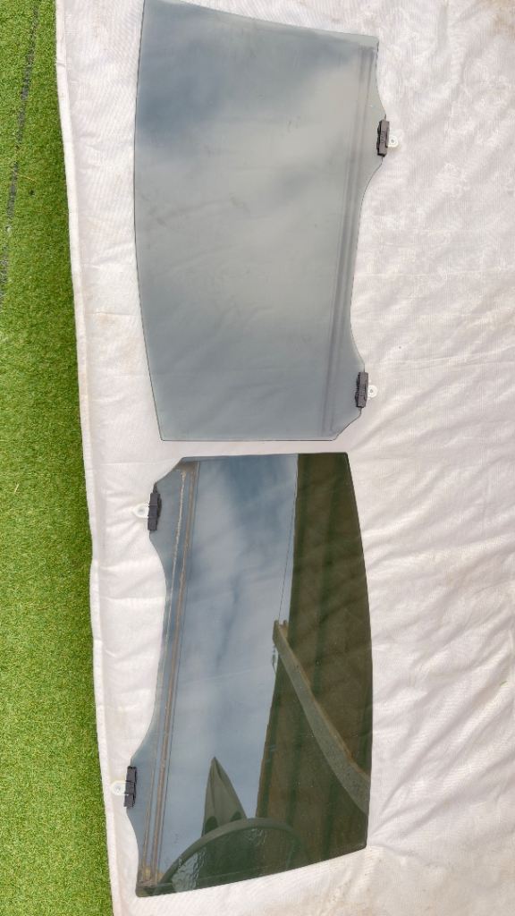 Lexus Es300h rear doors windows 2x