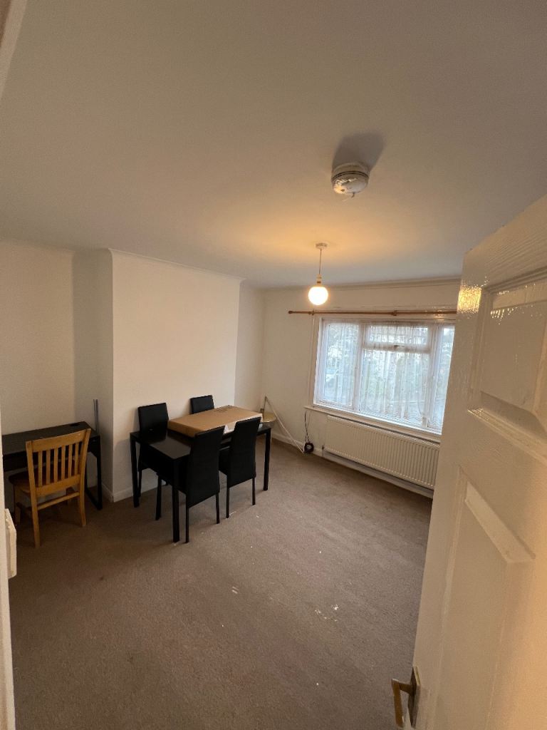 !! Amazing new to market 3 bedroom maisonette to rent in Hanwell W7 !!!
