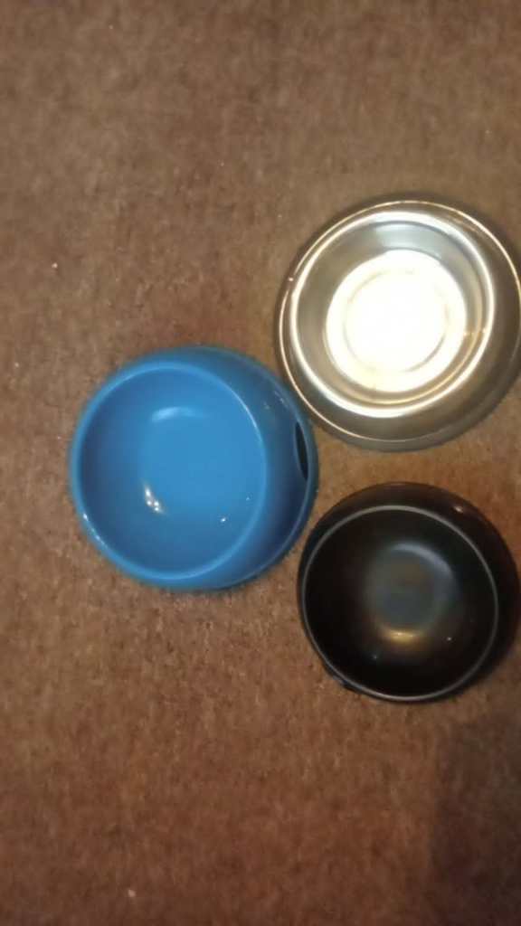 brand new feeding and drinking bowls