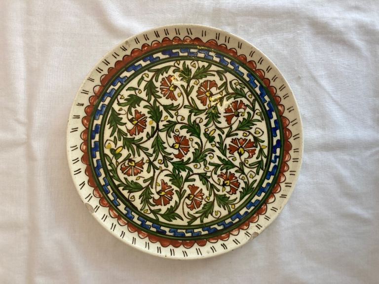 Vintage hand-painted ceramic plate – Iznik style