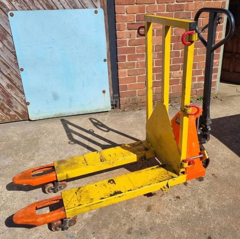 Pallet truck with Box Frame 