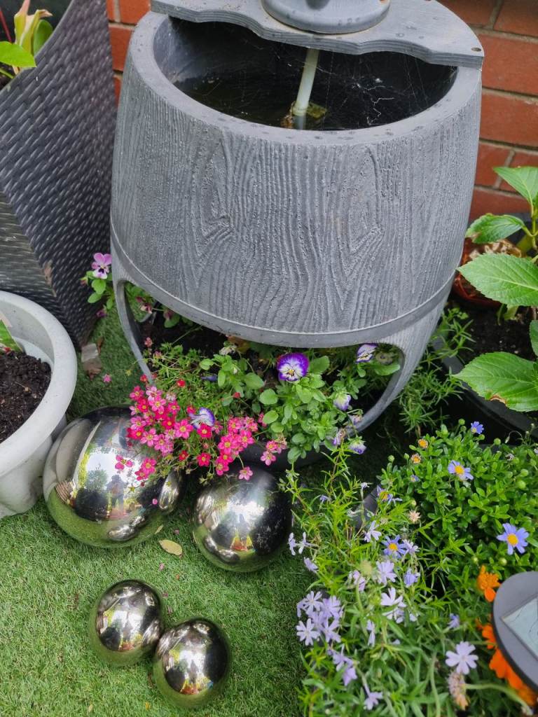 Lovely fully working garden water feature with flowers at bottom 