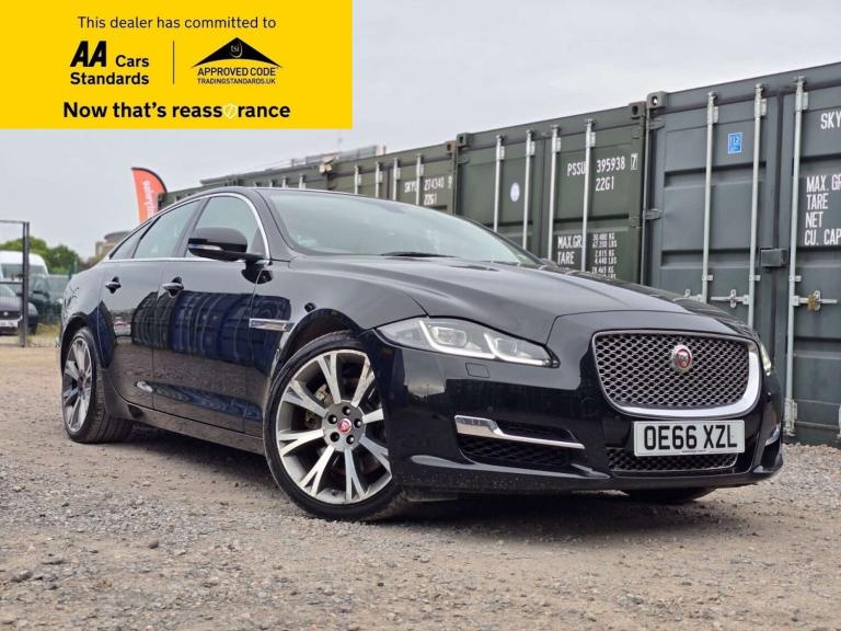 2017 Jaguar XJ 3.0d V6 Portfolio Saloon 4dr Diesel Auto Euro 6 (s/s) (300 ps) Saloon Diesel Autom...