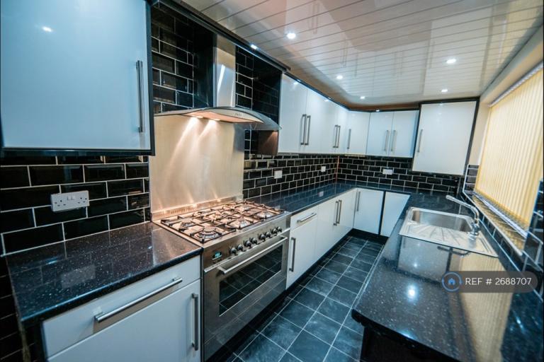 2 bedroom house in Berkeley Street, Nelson, BB9 (2 bed) (#2688707)