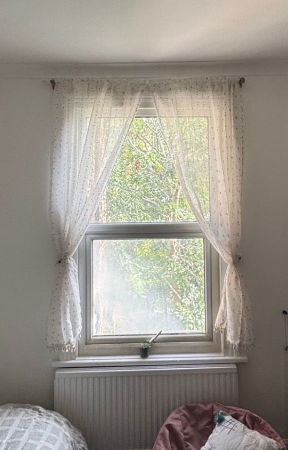 Delicate Lace curtains(2pcs) & 1pc Multi-Function Telescopic Rod