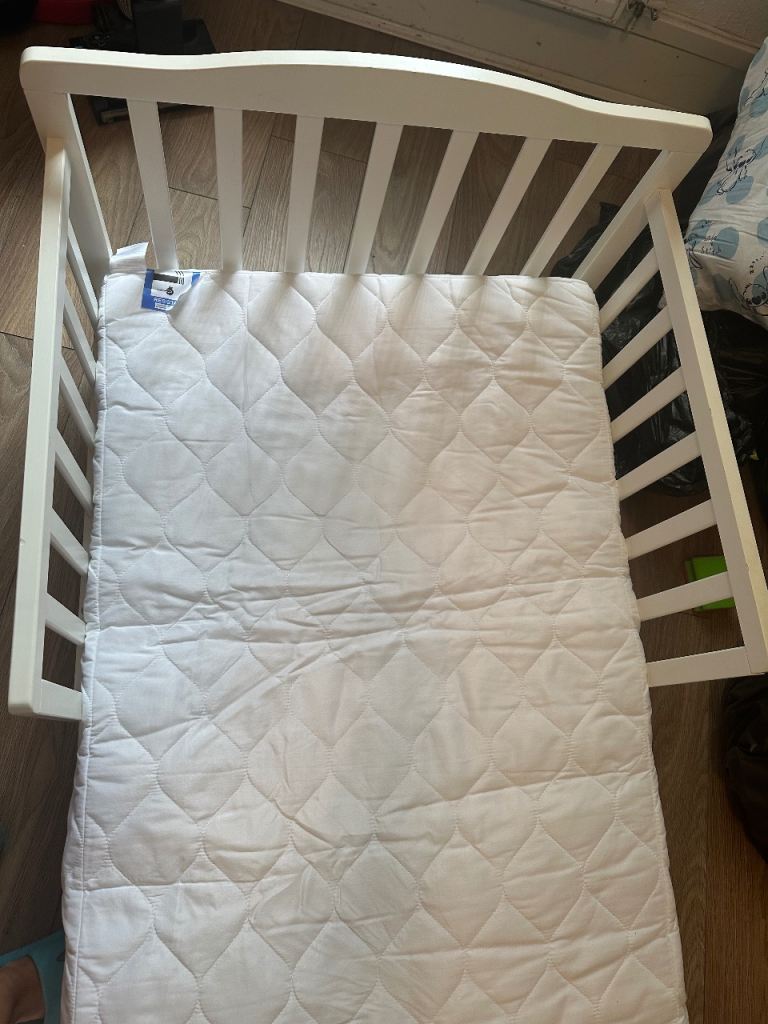 Junior bed & mattress