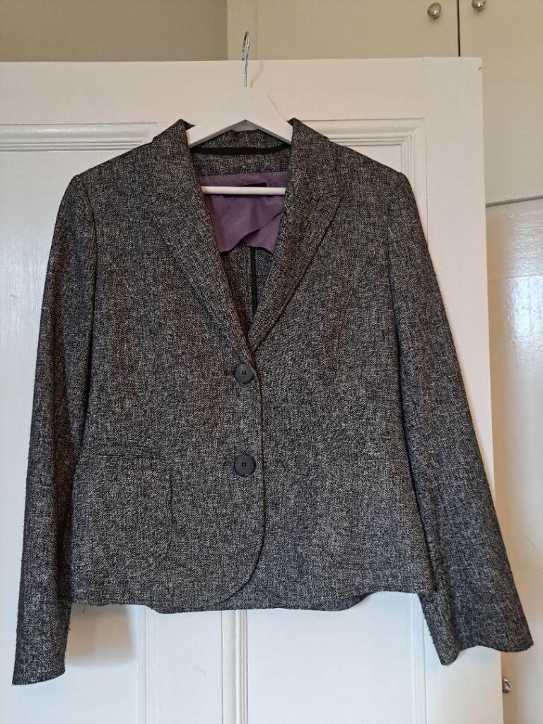 Ladies Windsor suit, grey patterned, light fabric, great lines