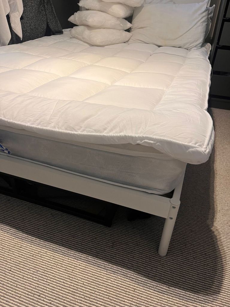 Double bed w/ mattress 