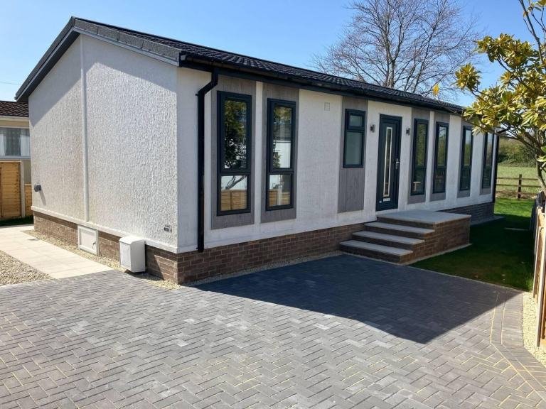 Omar Newmarket in Cheltenham  - Lodge / Caravan 