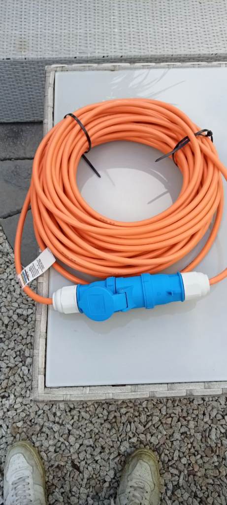 Caravan electric hook-up 