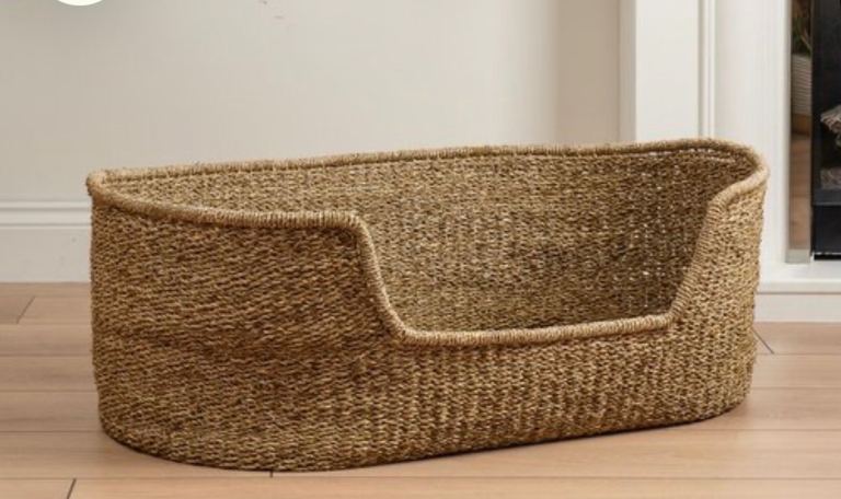 Woven pet bed