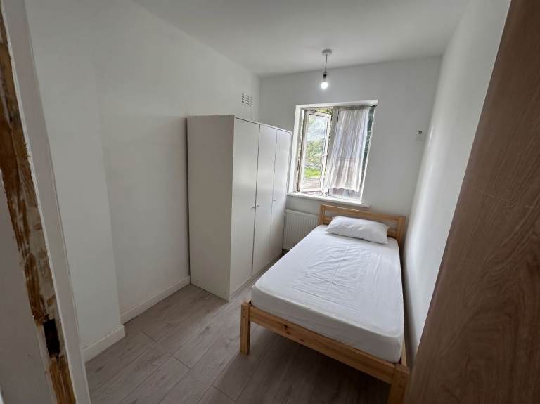 Furnished room in Wembley (HA0)