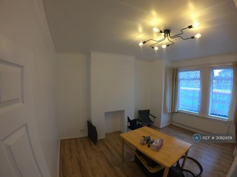 2 bedroom flat in Westhendon Broadway, London, NW9 (2 bed) (#3062459)
