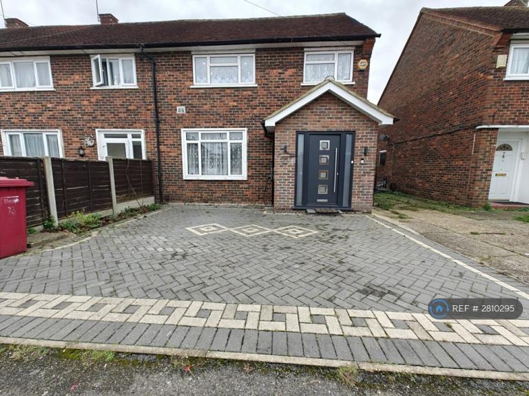 3 bedroom house in Ryvers Road, Slough, SL3 (3 bed) (#2810295)