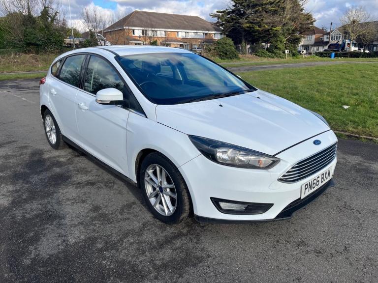 2016 Ford Focus 1.0T EcoBoost Zetec Euro 6 (s/s) 5dr HATCHBACK Petrol Manual