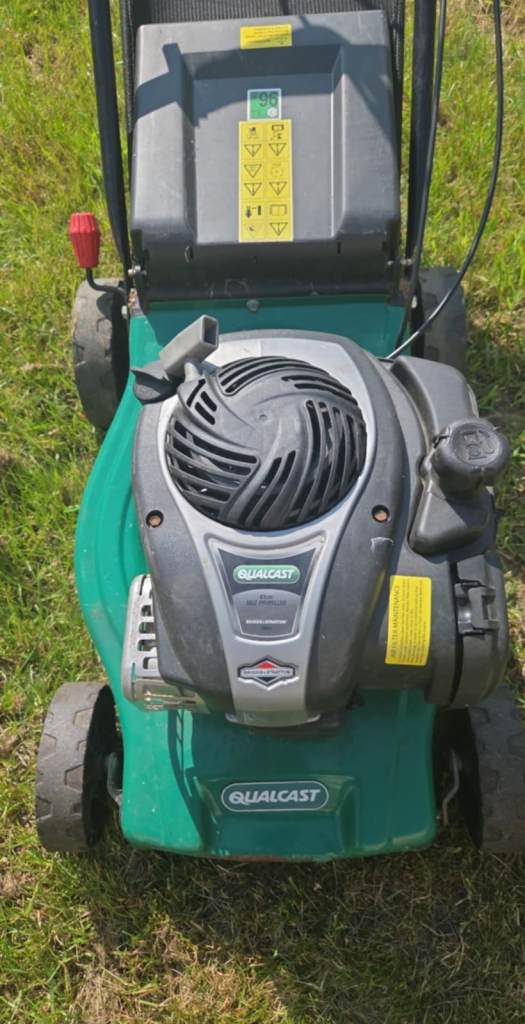 Petrol lawnmower 