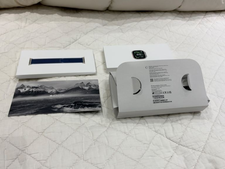 Only used few hours Apple iPhone smart Watch Ultra 3 (GPS+Cellular, 2025)49mm Natural ti Blue strap 