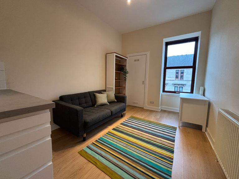 DUMBARTON ROAD, PARTICK. CLEAN, COSY 1 BED FLAT. FURNISHED. AVAILABLE 23rd MARCH