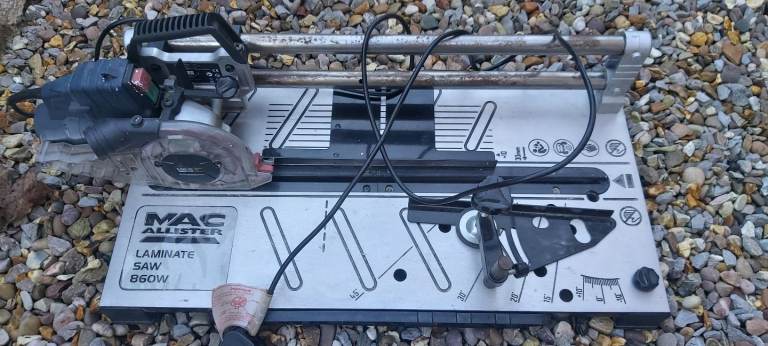 Laminatefloor tiles cutter 