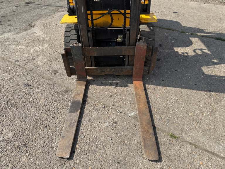2017 REG HALLA GAS FORKLIFT TRUCK 2.5 TON