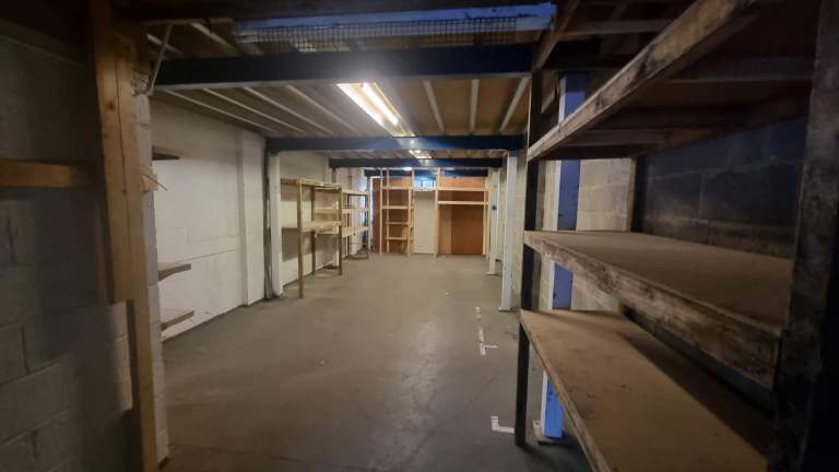 Warehouse Unit to Rent – Stirling Way – 24hr Access – £1680 (All In)