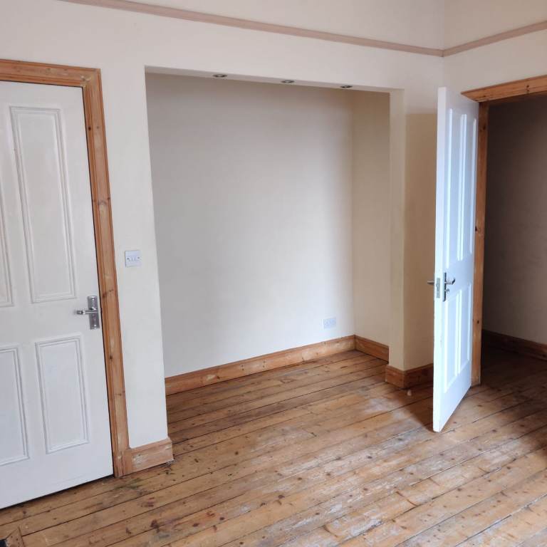 Two Bedroom Flat to Rent, Great Junction Street, Edinburgh, EH6 5JB