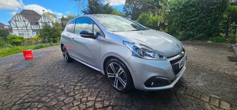 Peugeot, 208, Hatchback, 2016, Semi-Auto, 1199 (cc), 3 doors Euro 6
