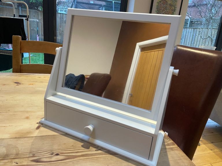 GLTC Table top vanity mirror