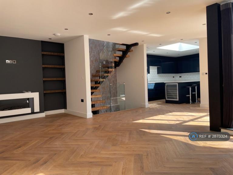 4 bedroom house in Uplands Road, London, N8 (4 bed) (#2873324)