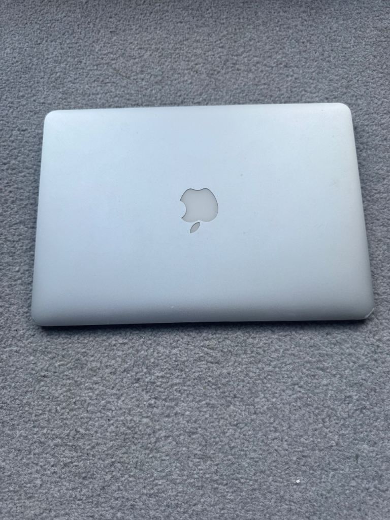 MacBook Pro+ MacBook Air all accessories 