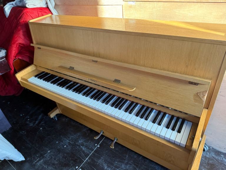 HELLAS FREE DELIVERY FREE STOOL TUNED 