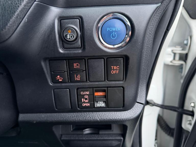  Toyota Noah 1.8 Petrol/Hybrid 7 Seater 5dr Petrol/Electric Hybrid Automatic