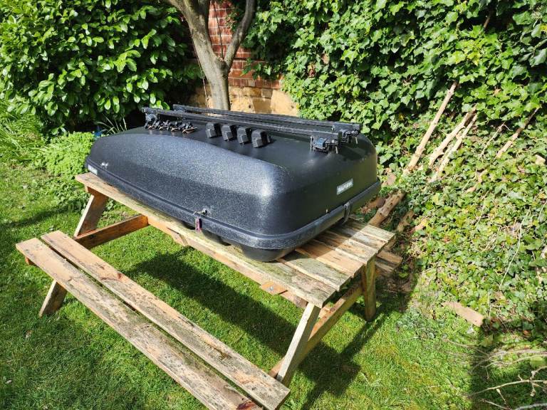 HALFORDS Roof Box with THULE Roof Bars and Keys 🔑 