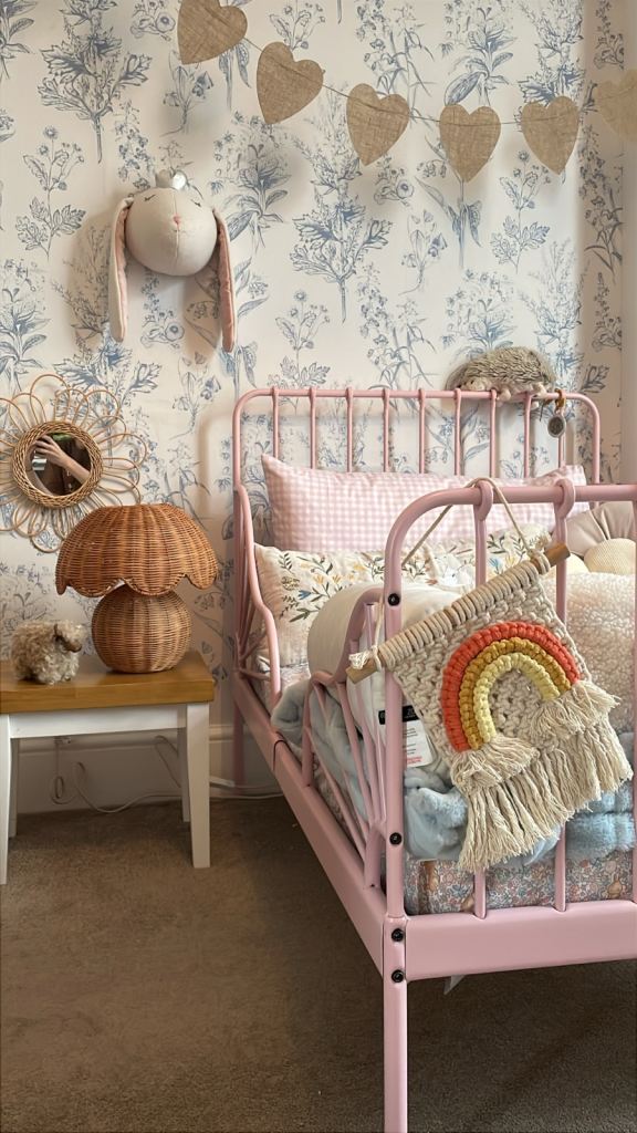 Bed frame + spring mattress for extendable bed 