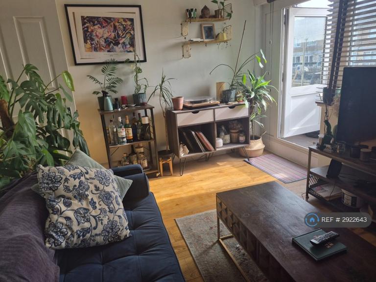 2 bedroom flat in Palm Court, London, SE15 (2 bed) (#2922643)