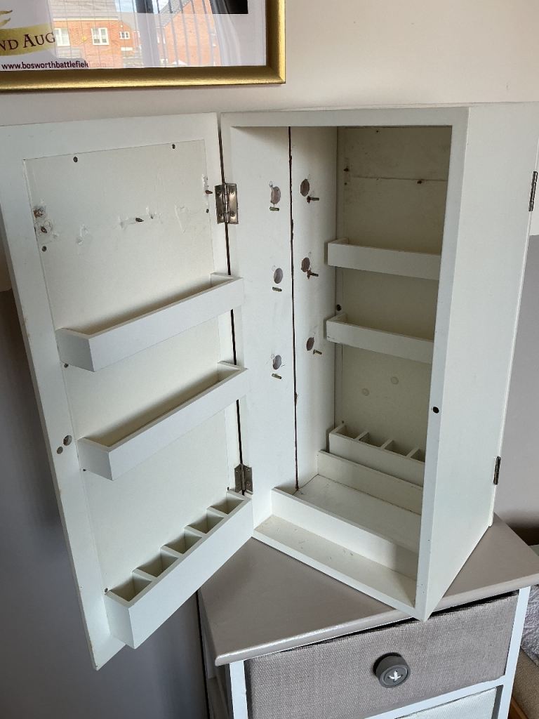 Small cabinet. 