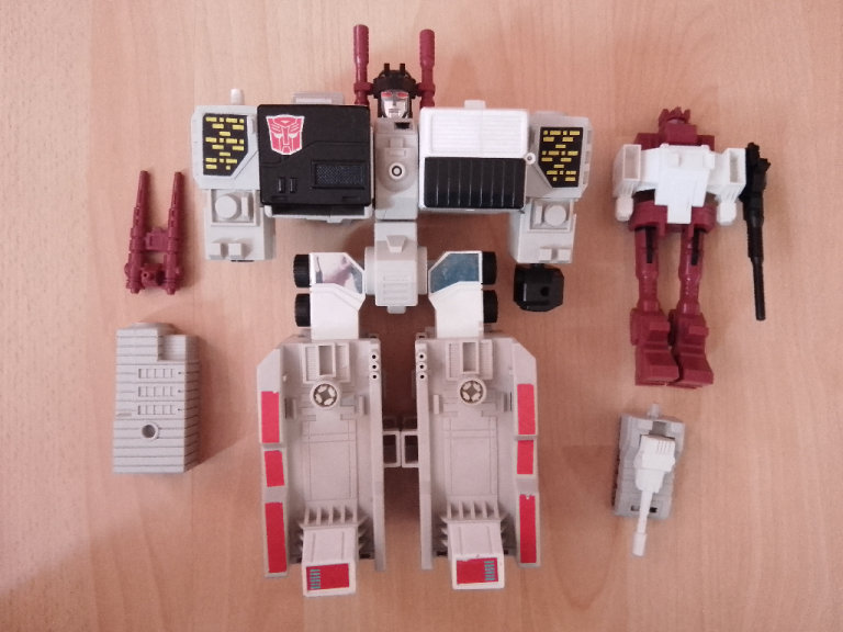 G1 Transformers, original 80s bundle with many figures and some accessories 