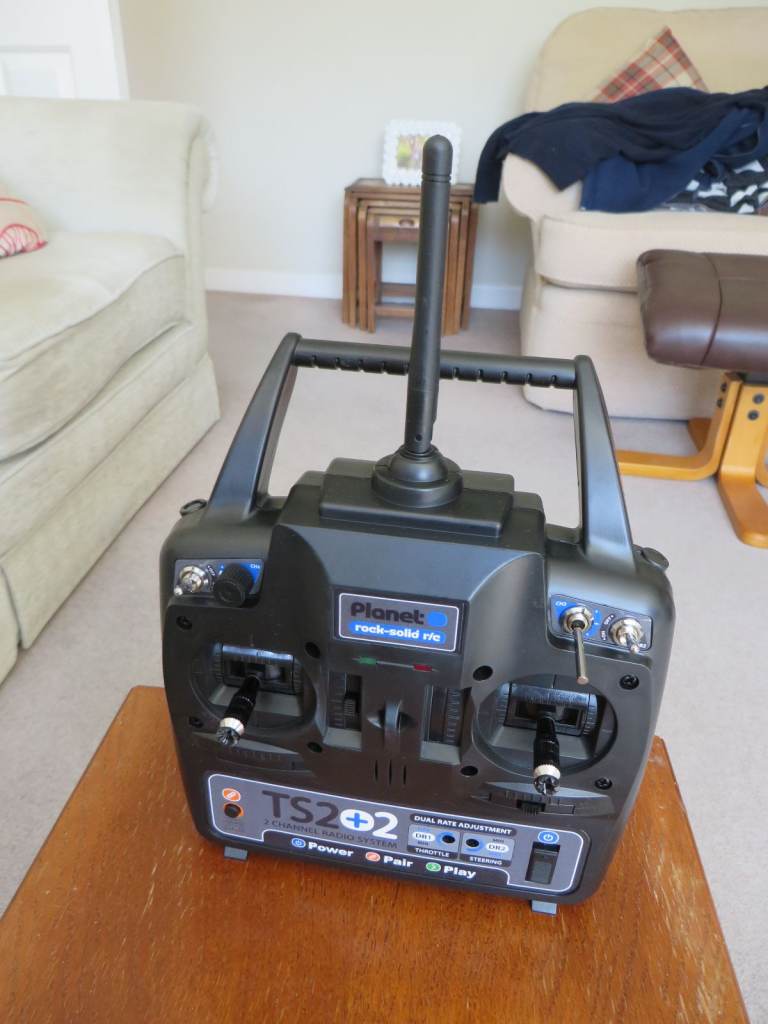 Radio Motor Yacht 40 inch long  OVN Offer immaculate condtion